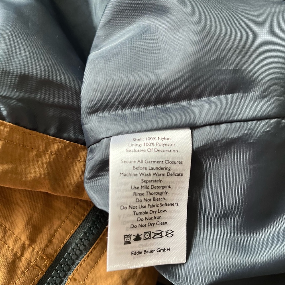 Eddie Bauer Men's Brown Outdoor Vest - Picture 6 of 8
